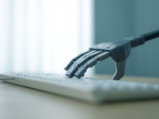 Роботизированная рука с открытым исходным кодом и низкой стоимостью для онлайн-образования