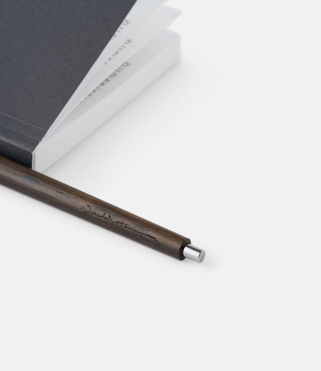 Nicholas Hemingway 5100 Year Old Bog Oak Clutch Pencil — карандаш из мореного дуба