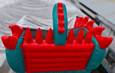 Коммерческий надувной батут «Змей Горыныч» с механизированной головой 13*8*7 м