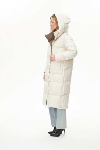 Длинный двусторонний коричнево-белый пуховик