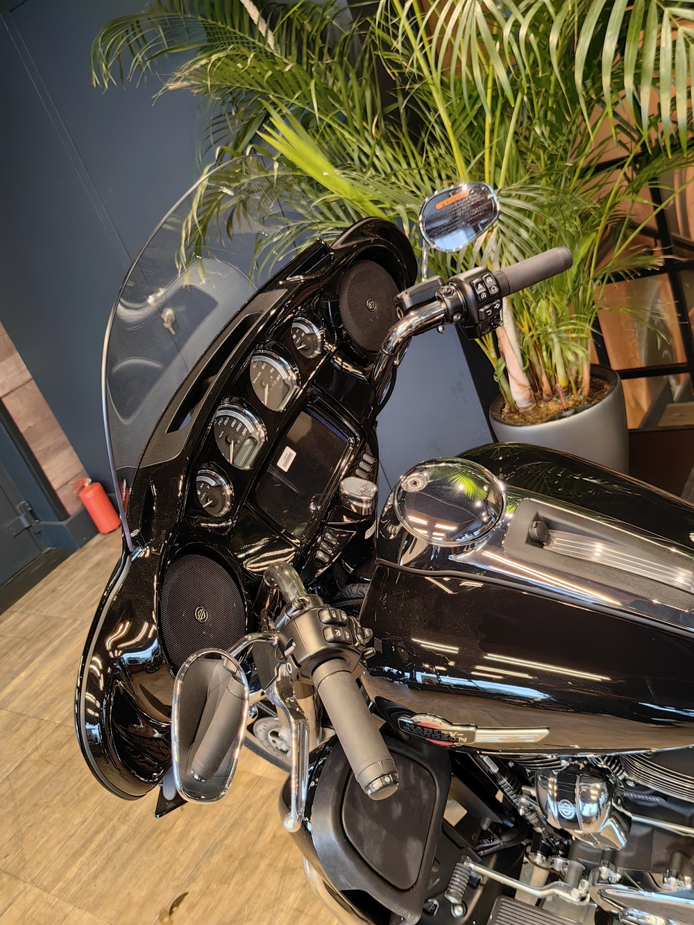 Ultra Limited, Harley-Davidson (FLHTK) Vivid Black/Chrome