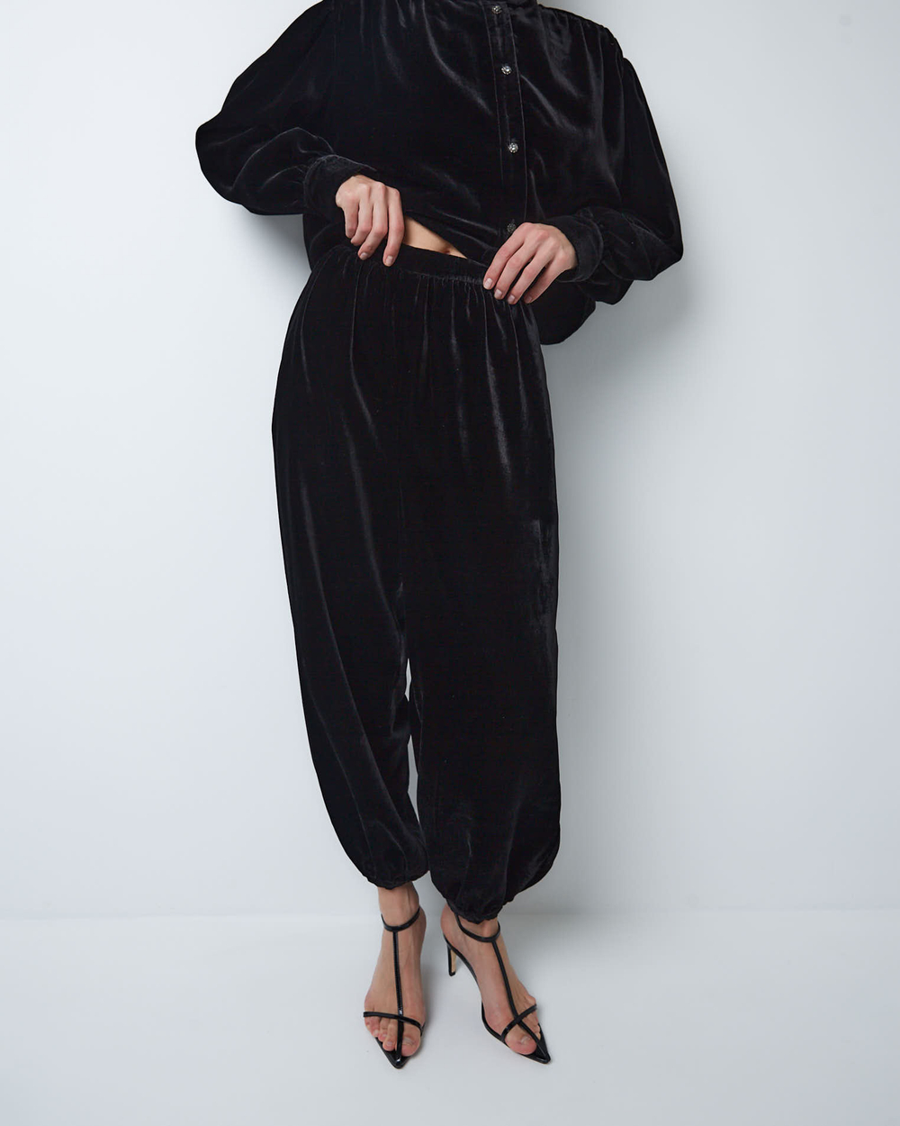 Комплект: блуза и брюки из шелкового бархата черный