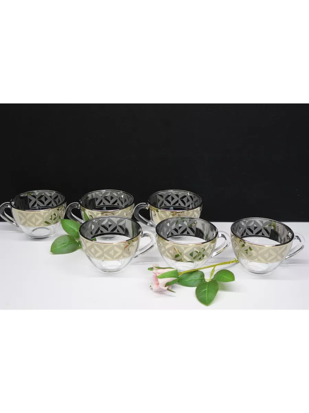 Набор кружек для чая и кофе.