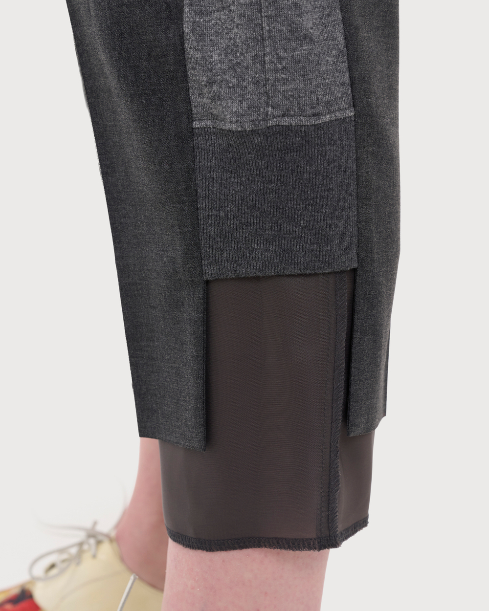 UNDERCOVER БРЮКИ КОМБИНИРОВАННЫЕ СЕРЫЕ