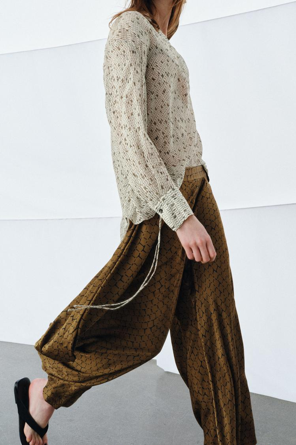 ZARA РУБАШКА ИЗ СТРУЯЩЕЙСЯ ТКАНИ С ПРИНТОМ — ZW COLLECTION, РАЗНОЦВЕТНЫЙ