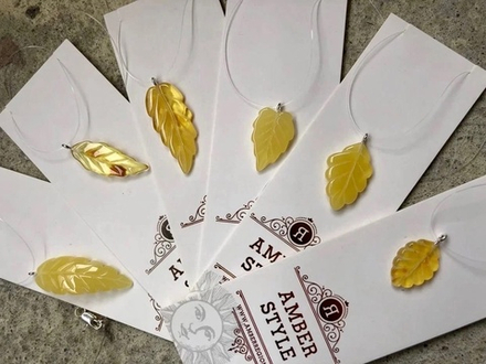 Подвеска "Листик" на леске-невидимке