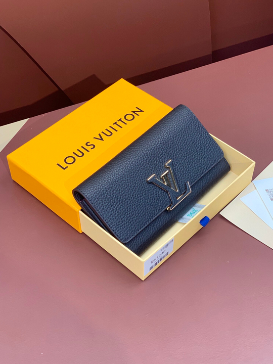 Louis Vuitton Capucines Wallet