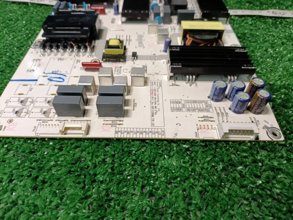 Плата питания для телевизора Hisense 75A6BG, 75A7GQ, 75C350LE, 75A6K, 75E7KQ RSAG7.820.10689/ROH (с разбора)