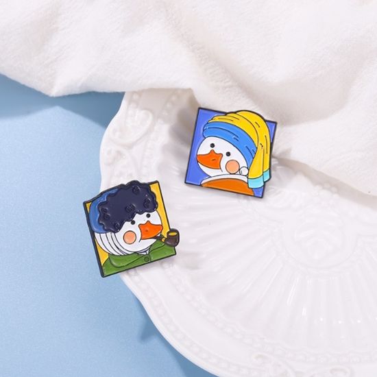 Значок металлический "Уточка с жемчужной сережкой", 2,9х2,7 см