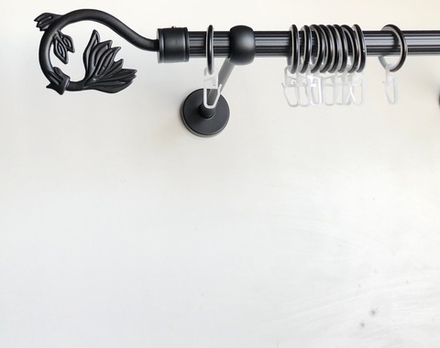 Карниз кованый рифленый для штор Крокус d20 однорядный, цвет черный матовый