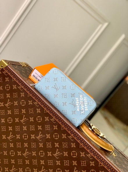 Louis Vuitton Zippy Vertical Wallet