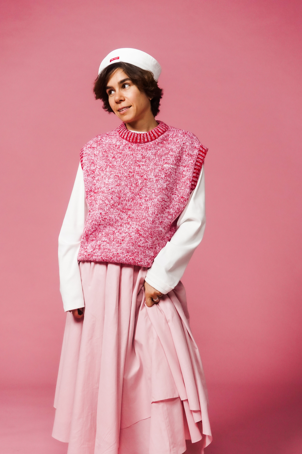 Жилет из хлопкового мулине красного цвета ПРЕДЗАКАЗ