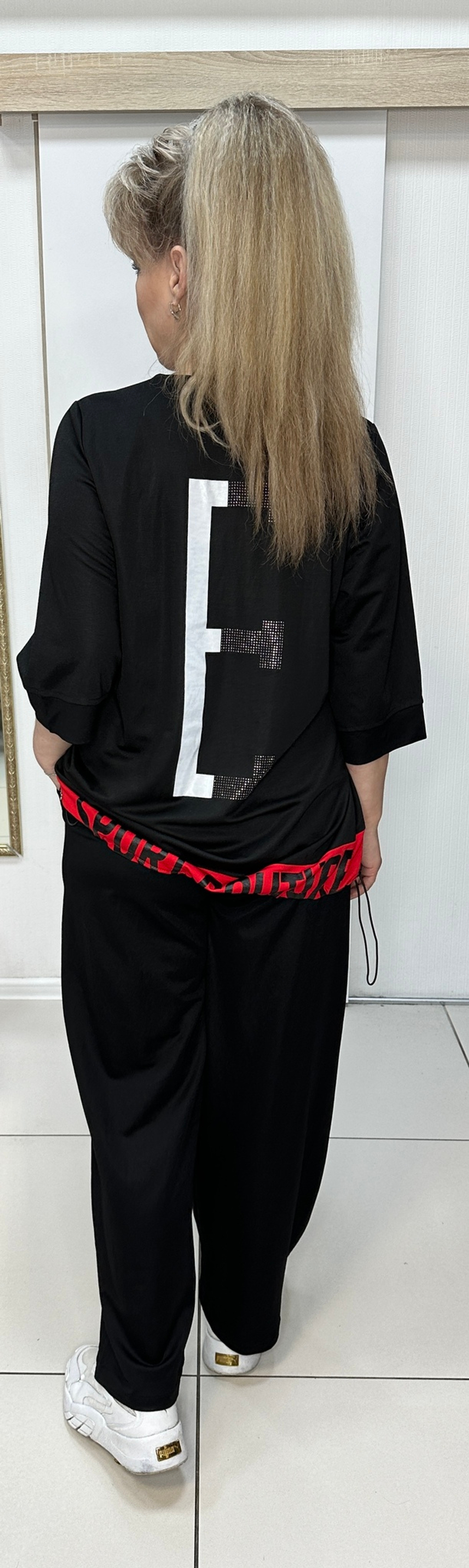 Черный костюм со стразовым принтом широкими штанишками