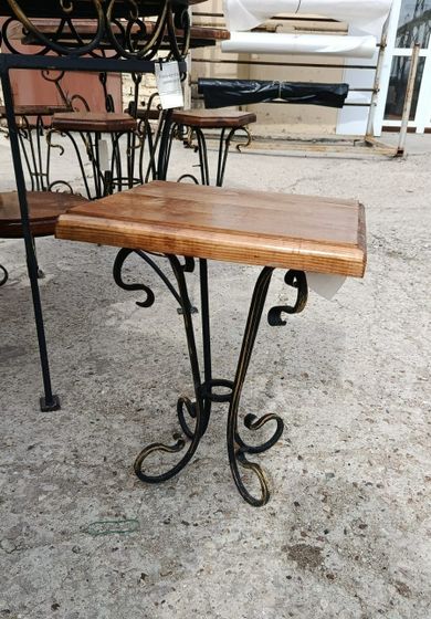 Табурет квадратный