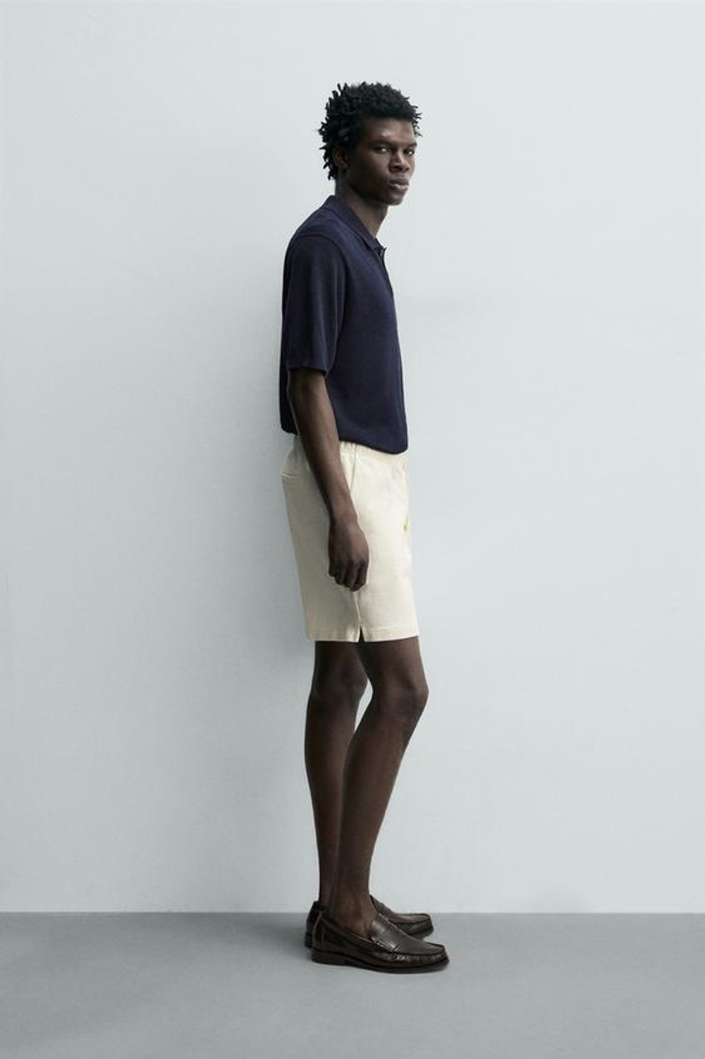 ZARA ШОРТЫ-ДЖОГГЕРЫ REGULAR FIT, ЖЕЛТОВАТО-БЕЛЫЙ