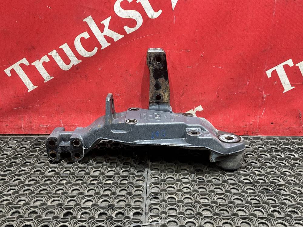 Кронштейн передней рессоры правый 2018г.