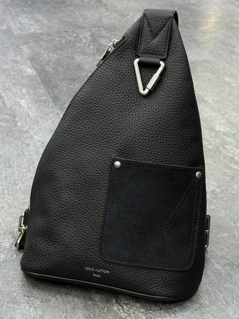 Сумка-слинг Louis Vuitton Delta