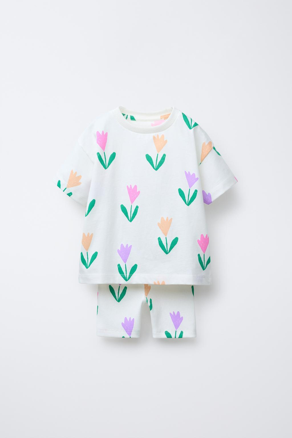 ZARA КОМПЛЕКТ ФУТБОЛКА И ВЕЛОСИПЕДКИ С ПРИНТОМ, ЭКРЮ