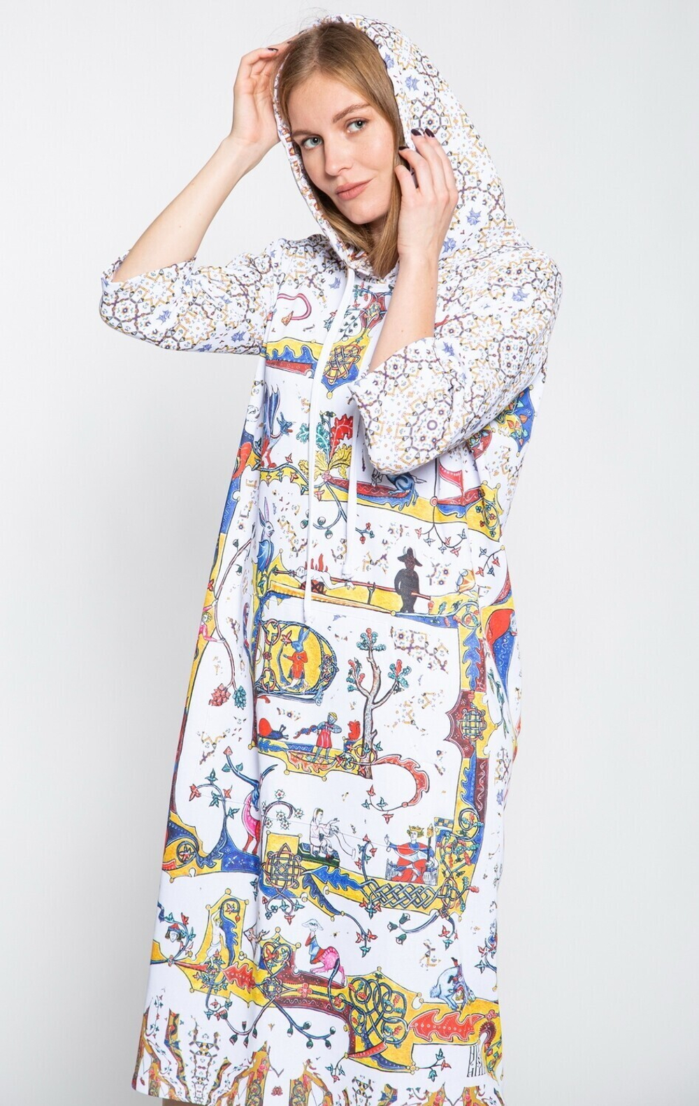 Платье с капюшоном "Лабиринт", по мотивам фантастических существ со страниц Псалтири Латтрелла.