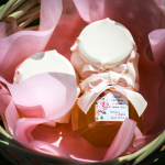 Бонбоньерка с медом на свадьбу в нежных тонах с лентой, 140 грамм