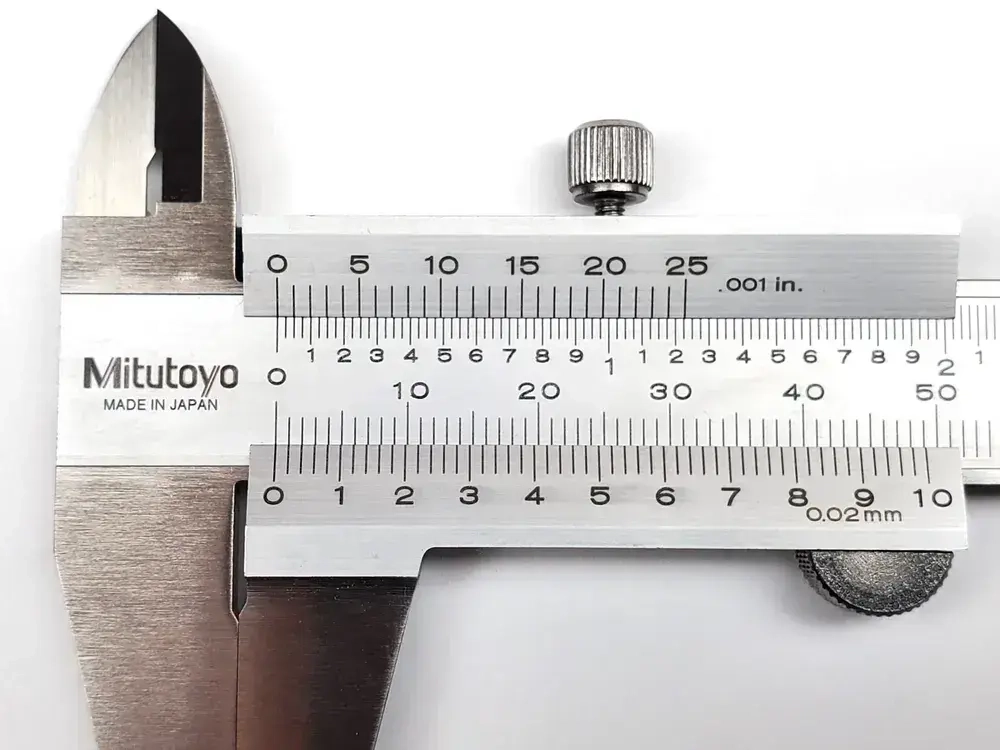 Штангенциркуль Mitutoyo (Япония) нониусный 0.02 мм, 0-150мм/0-6", 530-312. Госреестр.