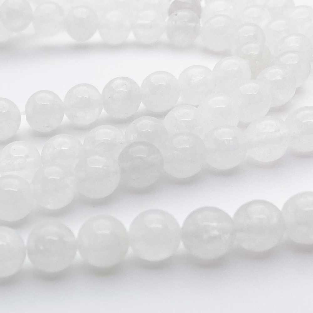 Кварц белый бусины, диаметр 8,3-8,5 мм, цена за 22-23 шт (1/2 нити)