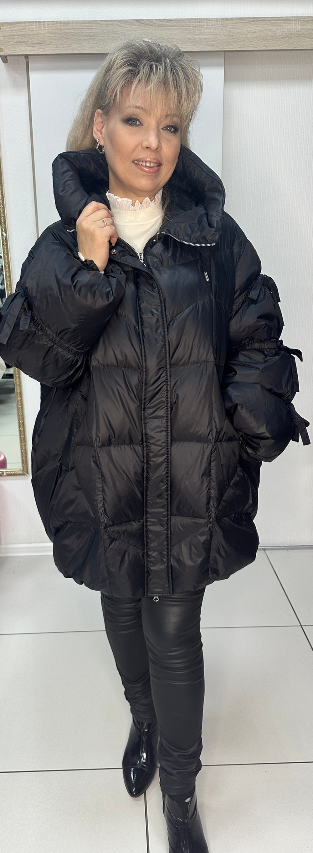 Черный удлиненный куртка-пуховик с красивыми рукавами