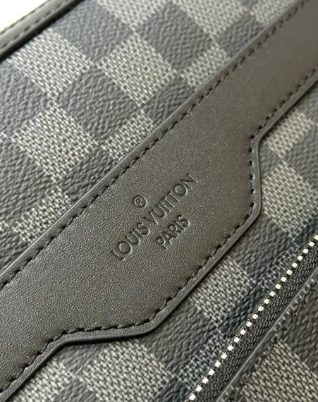 Сумка-мессенджер Louis Vuitton Trio Messenger Damier Graphite