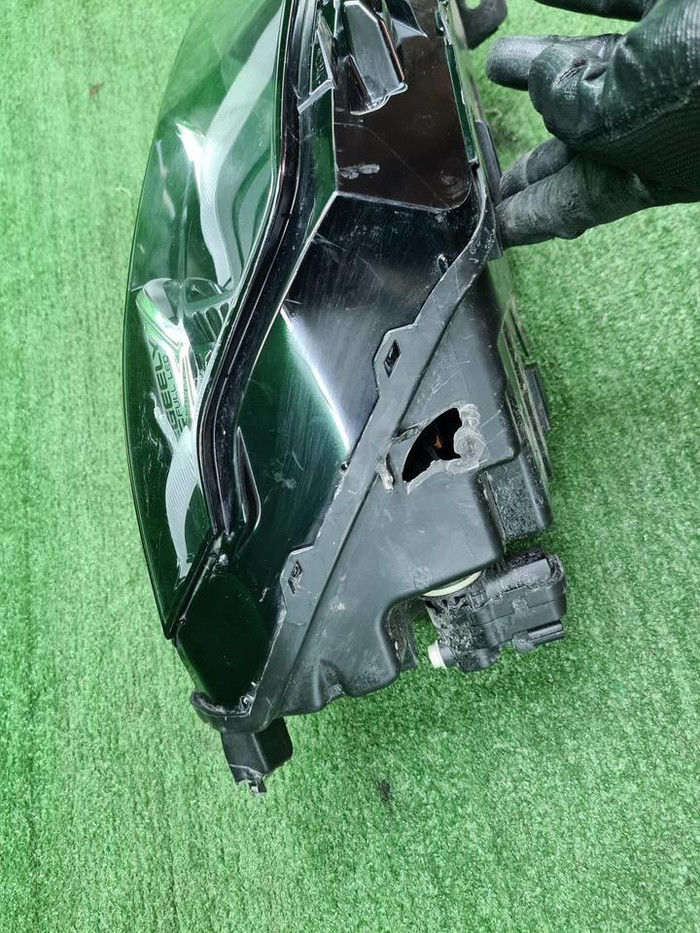 Фара правая Geely Coolray (2019-2023) LED