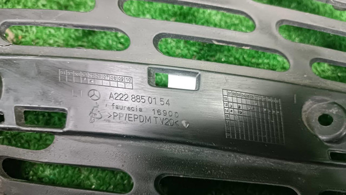 Решетка бампера переднего левая Mercedes S w222 (2013-2017) AMG