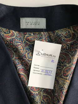 Жилетка классического кроя, маркировка 48, визуально на 56 размер