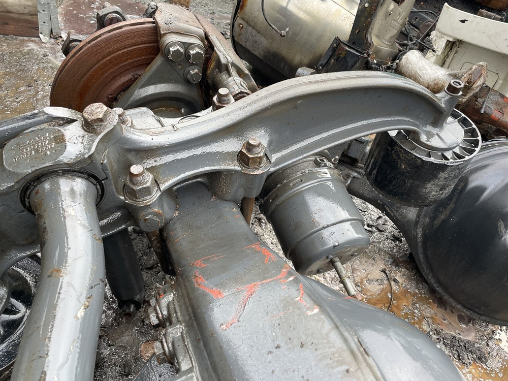 Кронштейн пневморессоры левый 2023г.