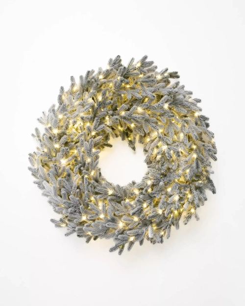 Хвойный венок Княжеский заснеженный 90 см., микро LED лампы, 100% литая хвоя, ЕлкиТорг (52056)