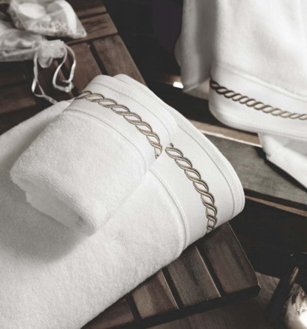 Махровое полотенце Messina белое с коричневым от Casual Avenue Турция