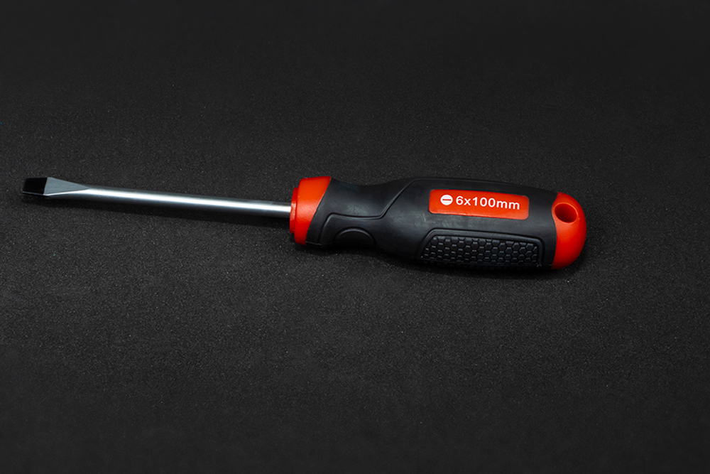 Отвертка шлицевая SL6х100 CS-30.4.6