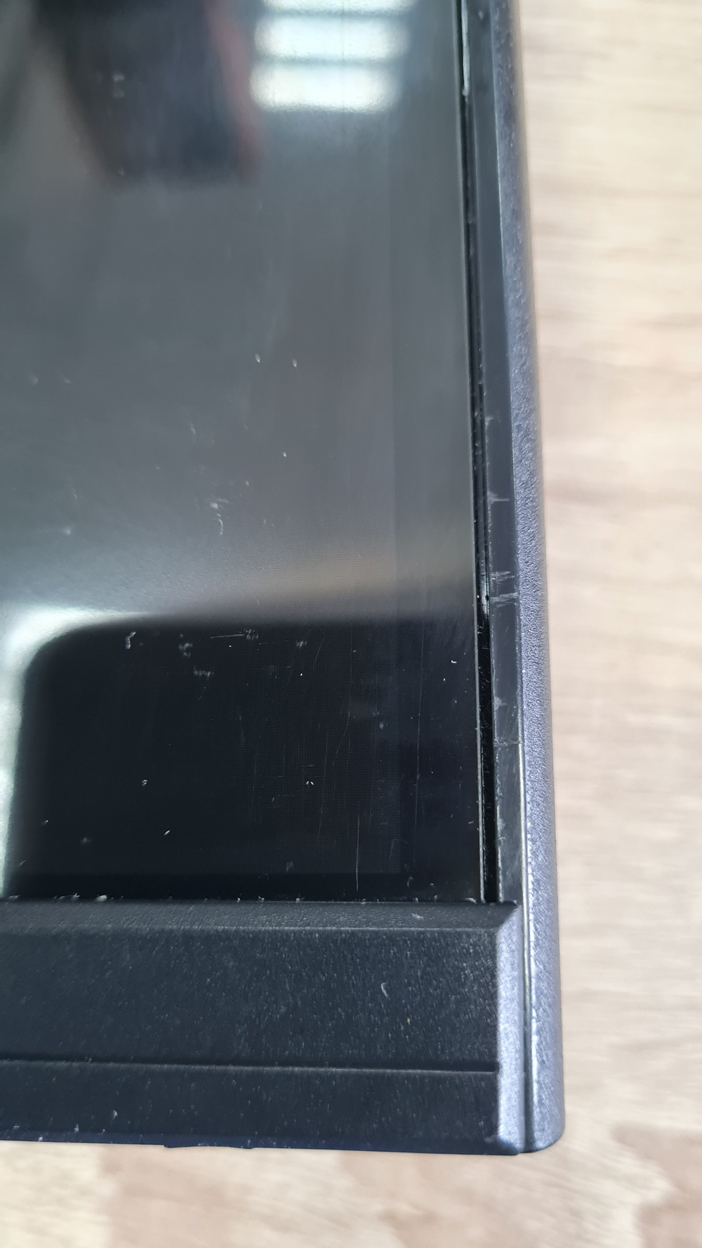 УЦЕНКА_Монитор TESLA 32'' U3222DF, 4K, VA, 60Гц, чёрный, 8-bit, 4мс, 5000:1, 300 Кд/м2, HDR, VESA:100x100, HDMI, DP (RMA_U3222DF) {мелкие коцки по бокам от экрана}