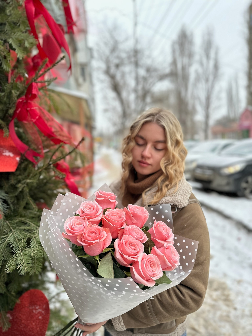 11 роз Би Свит в упаковке /Цветы луны
