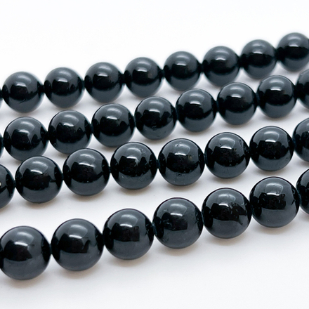 Шерл бусины (черный турмалин), диаметр около 8,2-8,4 мм, цена за 11 шт (1/4 нити)