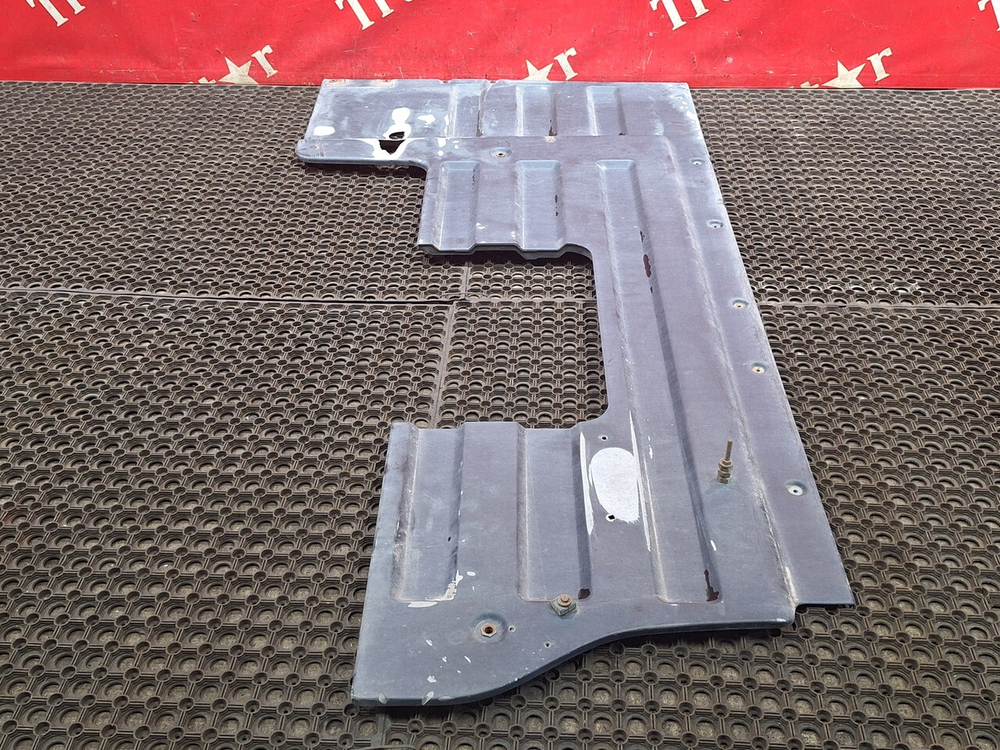 Панель кабины задняя