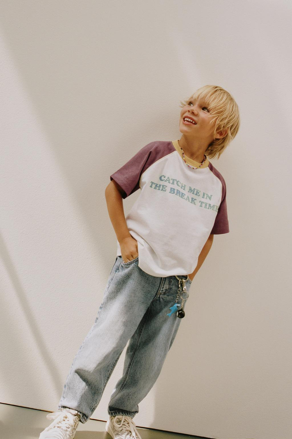 ZARA ФУТБОЛКА С КОНТРАСТНЫМИ РУКАВАМИ РЕГЛАН, ЦВЕТ ЛЬДА