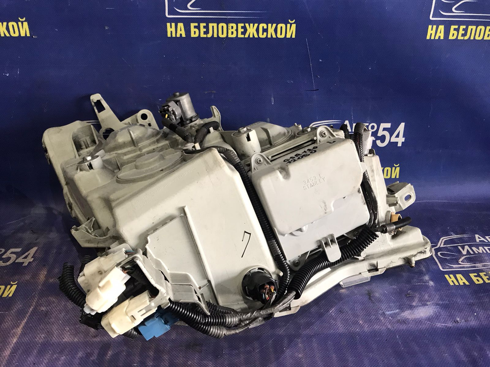 Фара передняя левая TOYOTA CROWN 2003-2008