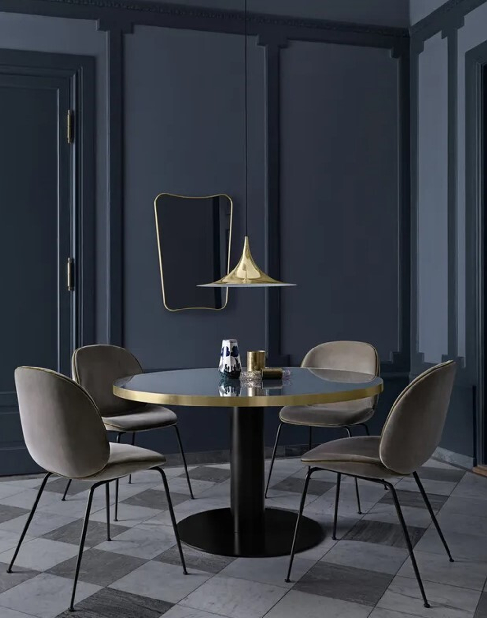 Стул Beetle GUBI латунь/бархат 470х500х870h