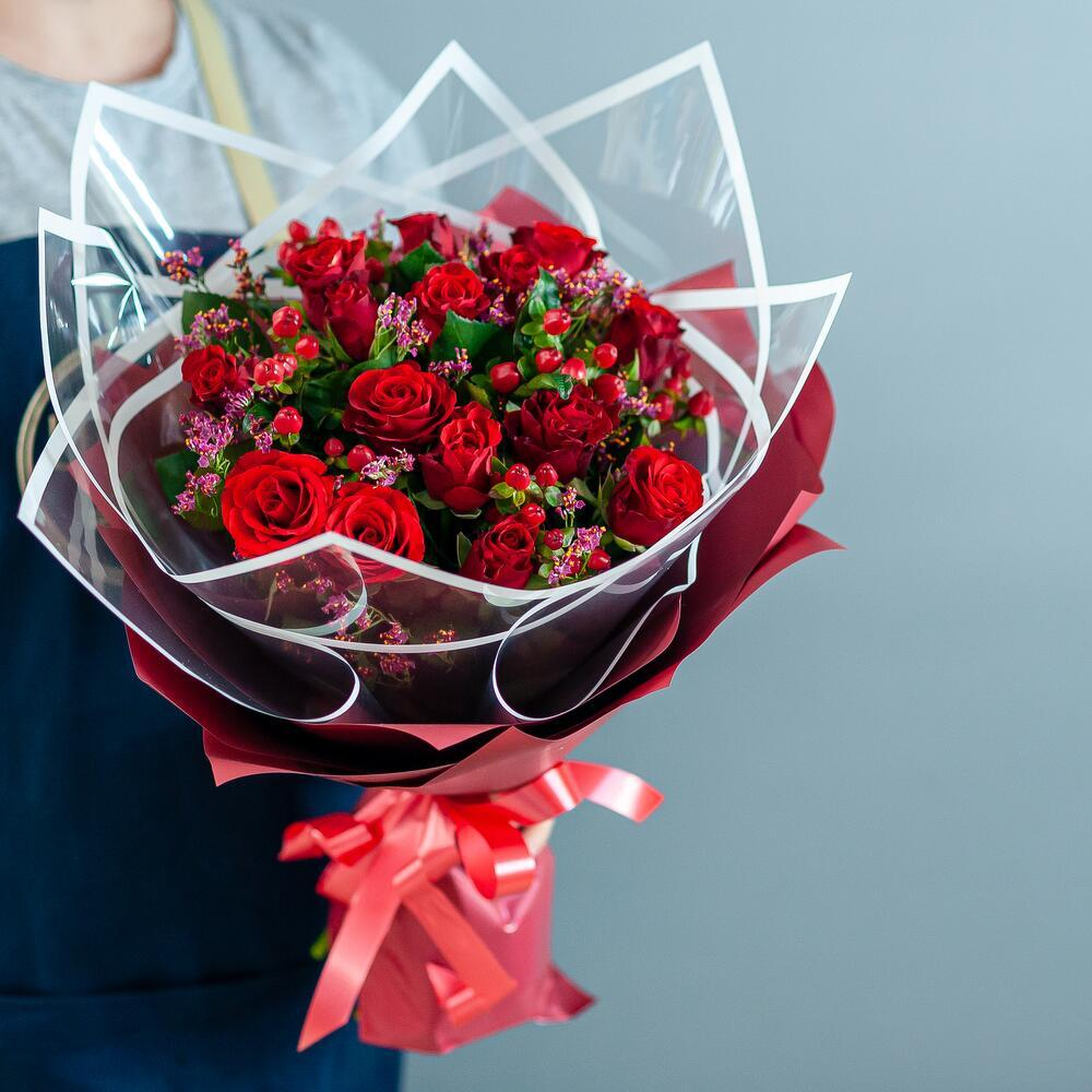 Яркий букет с кенийской розой