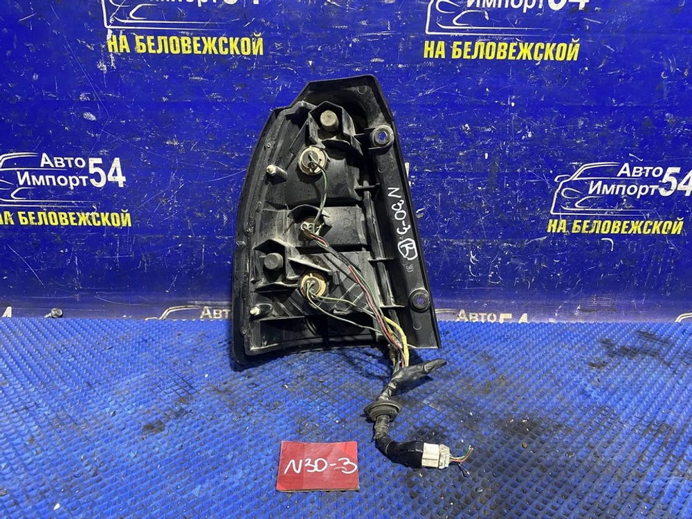 Стоп правый NISSAN R'NESSA 2000