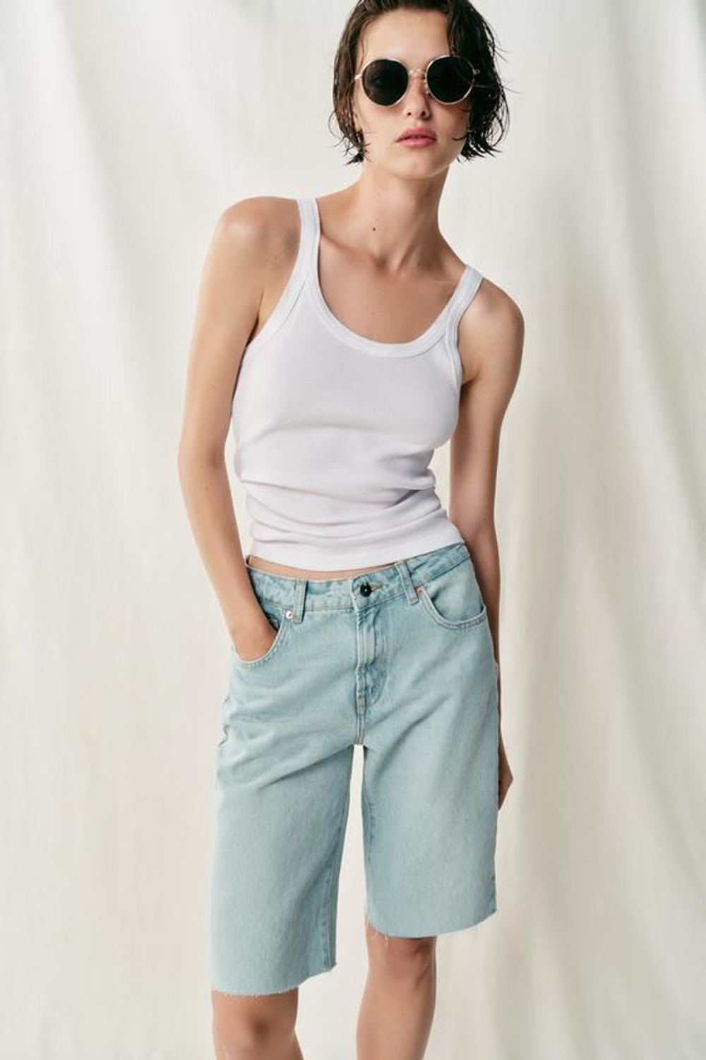 ZARA ДЖИНСОВЫЕ ШОРТЫ Z1975 СО СРЕДНЕЙ ПОСАДКОЙ, ГОЛУБОЙ