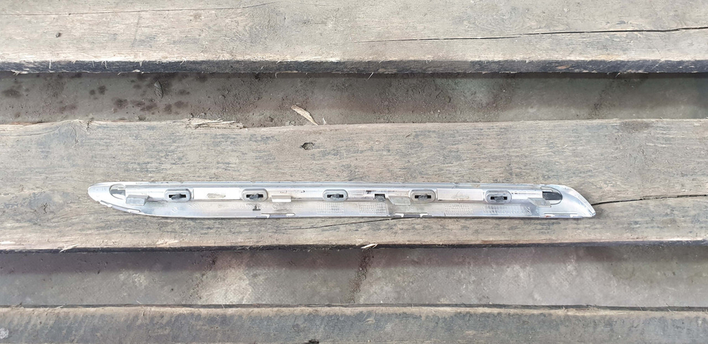 Молдинг решетки радиатора Mercedes E (W213) 16-20 Б/У Оригинал A2138880173