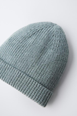 ZARA ШАПКА БИНИ С ЖЕМЧУЖНЫМ УЗОРОМ, ЗЕЛЕНОВАТО-СИНИЙ