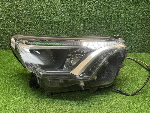 Фара правая Toyota RAV 4 CA40 (2015-2019) галоген