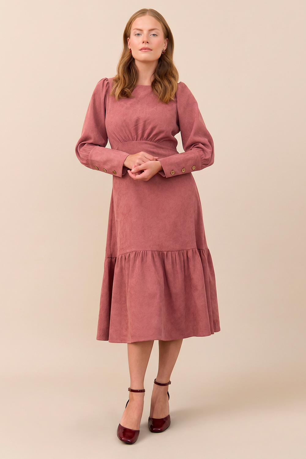 Платье с широкими манжетами