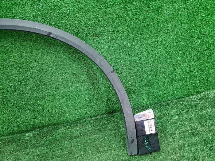 Расширитель передний левый VW Touareg 3 (18-нв)